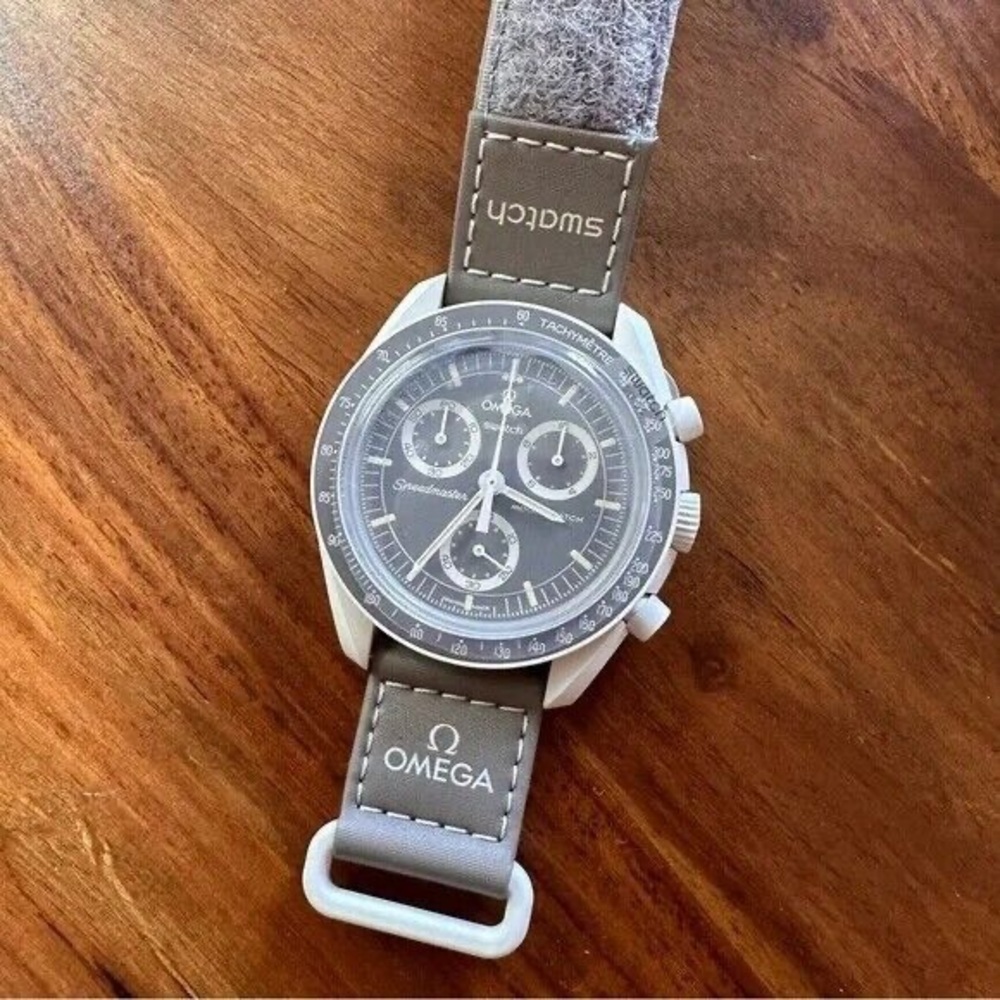 Swatch x Omega Bioceramic MoonSwatch Mission on Earth Desert Brand New - Picture 2 of 5